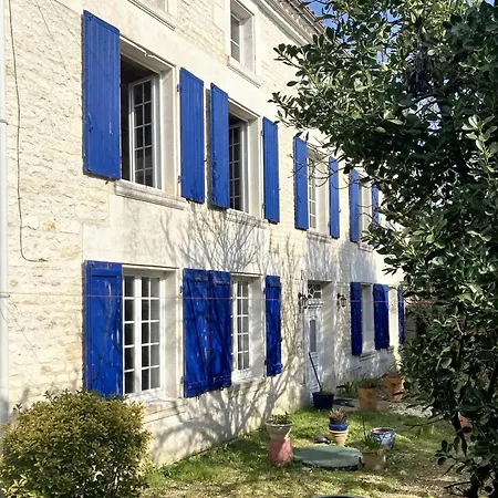 Maison Confortable Au Coeur De Fleurac Avec Grand Jardin