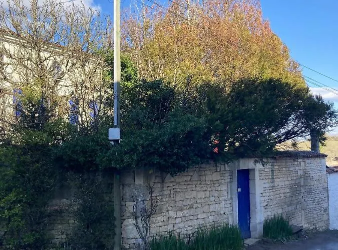 Сasa de vacaciones Maison Confortable Au Coeur De Fleurac Avec Grand Jardin