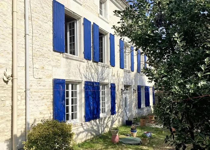 Maison Confortable Au Coeur De Fleurac Avec Grand Jardin